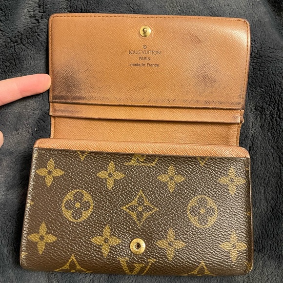 Authentic LV wallet - Picture 4 of 7